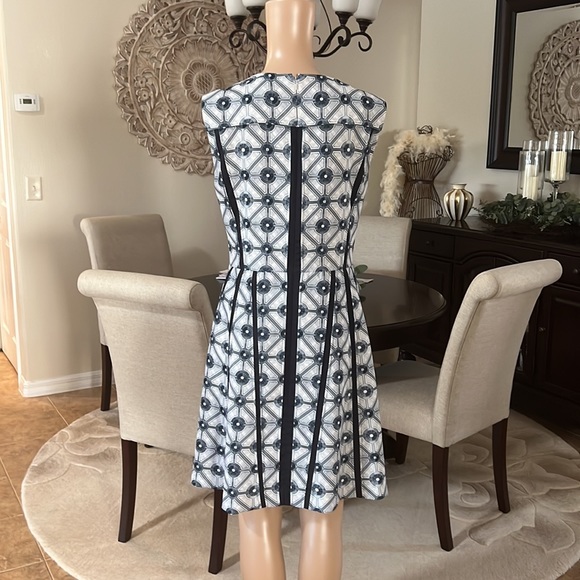 O’2nd SLEEVELESS DRESS - Picture 3 of 6